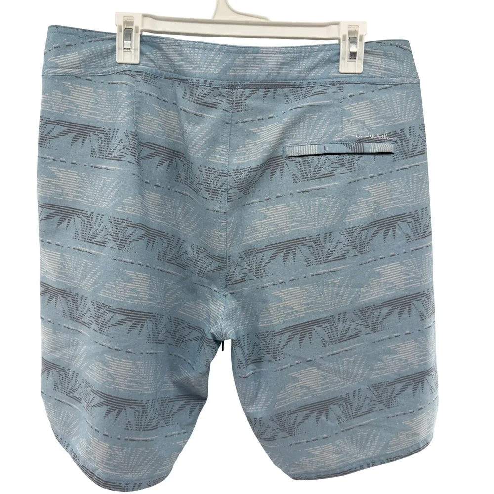 TravisMathew Mens Blue Palm Stripe‎ Board Shorts Swim Trunks Size 38 Stretch